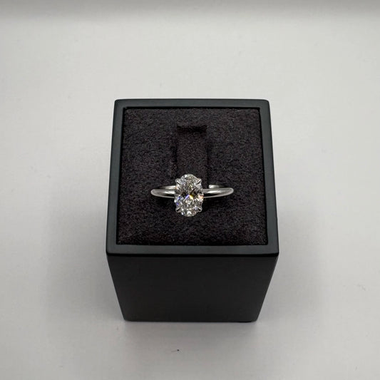 Zarter Solitaire Verlobungsring mit 1.01 ct Oval Cut Lab-Grown Diamant – 18 Karat Weißgold